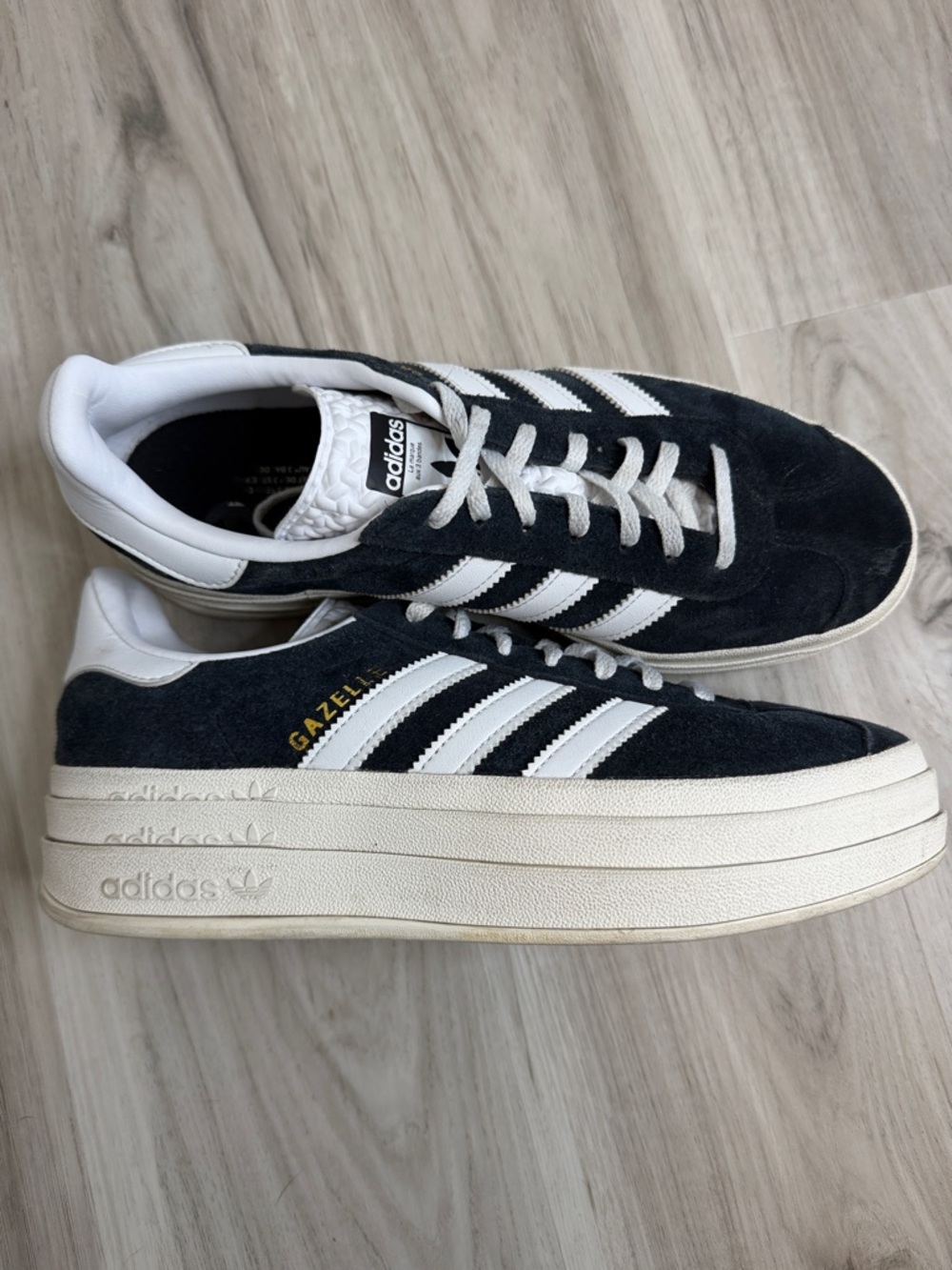 Adidas  Gazelle Low-Top Sneakers in Black and White platform size 8 women’s - Picture 5 of 14